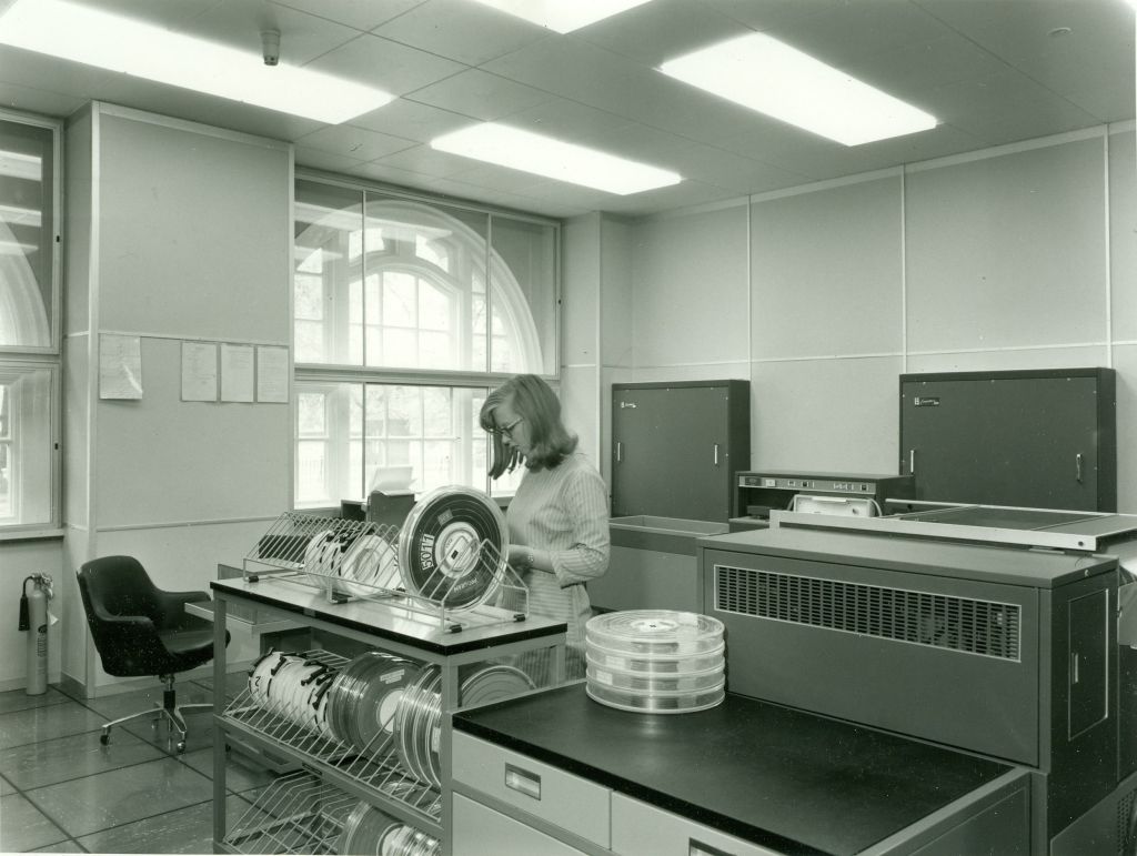 Magnetic tape reels being arranged for use in the computer